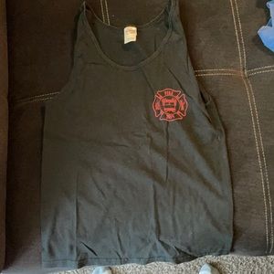 A black tank top with the logo pink 2014